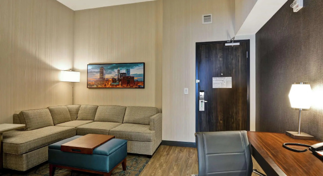 Четырёхместный люкс с 2 комнатами Embassy Suites by Hilton Plainfield Indianapolis Airport