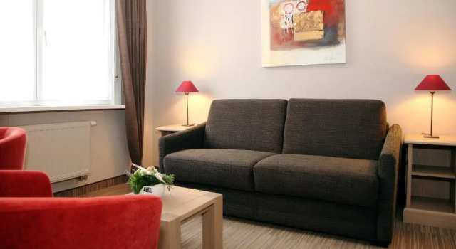 Номер Deluxe Ambassador Hotel