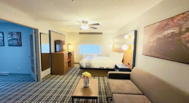 Люкс AmericInn by Wyndham Lake Mills