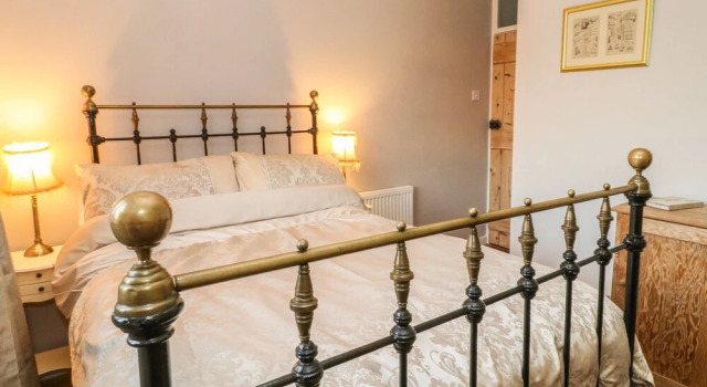 115 West Street, Warminster, Book Apartment Warminster Wiltshire