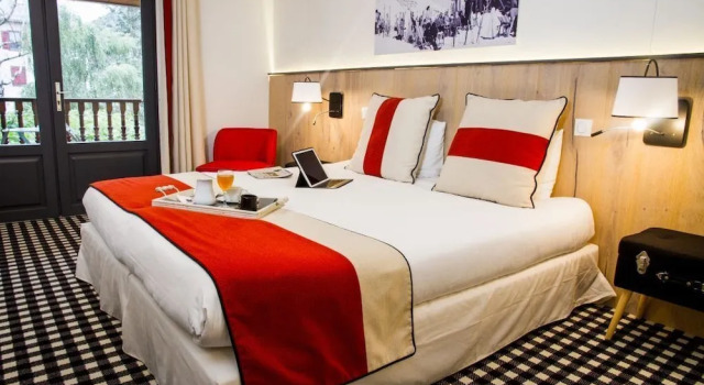 Двухместный номер Superior с балконом и с видом на горы Hôtel Mir