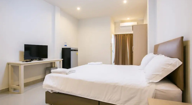 Номер Standard J-House Phetchaburi
