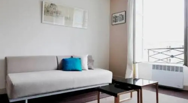 Appartement Sur la Place de Contrescarpe, Забронировать Апартаменты/квартира Отели Парижа с парковкой, рядом с Galerie de Minéralogie et de Géologie, Парковка