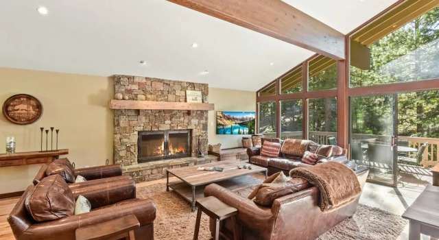 New Listing! Luxe W/ Hot Tub: Comp Shuttle 4 Bedroom Home, Забронировать Дом для отпуска Виллы Траков, рядом с Lower Woods, Вилла