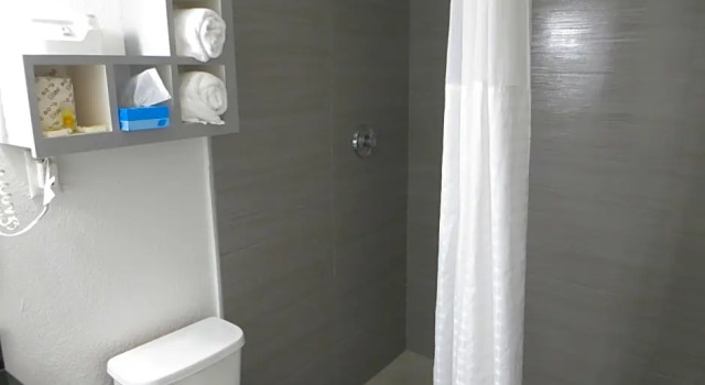 Четырёхместный номер Standard с частичным видом Days Inn by Wyndham Ormond Beach