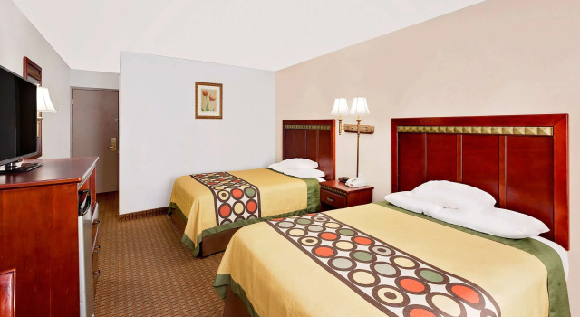 Super 8 by Wyndham Plainview