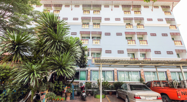 OYO 280 Thai Garden Resort, Забронировать Курортный отель Отели Бангкока с бассейном, Бассейн
