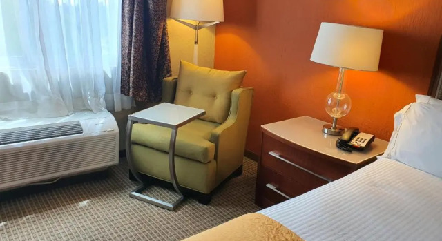 Четырёхместный номер Standard с красивым видом из окна Hotel San Francisco Leon