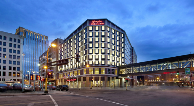 Hampton Inn & Suites Minneapolis / Downtown