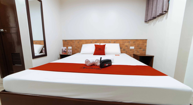 RedDoorz near Robinsons Cybergate Davao, Prenota Hotel Davao Davao