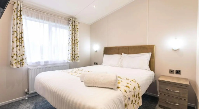 Moore Lodge with Hot Tub, Book Hotel Barmby Moor Merseyside