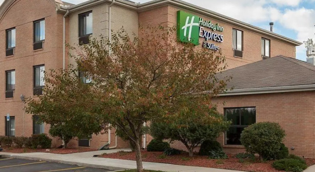 Четырёхместный люкс Holiday Inn Express Hotel & Suites Canton by IHG