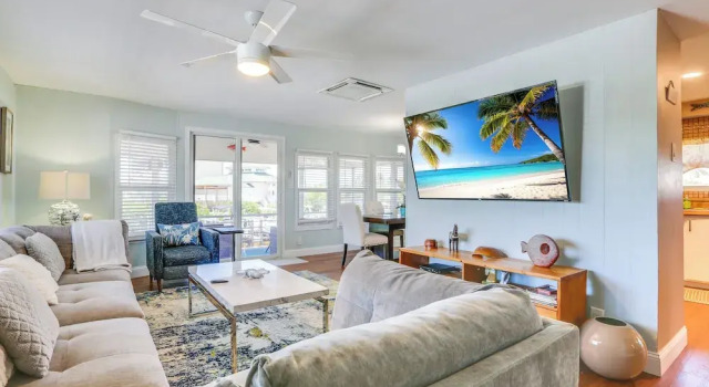 Waterfront Cottage, Buchen Sie Ferienwohnung Goodland Florida