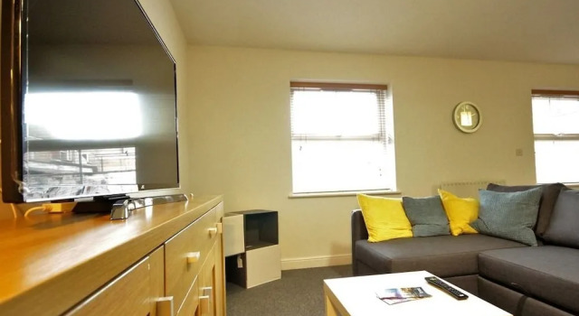 Kings Court Apartment