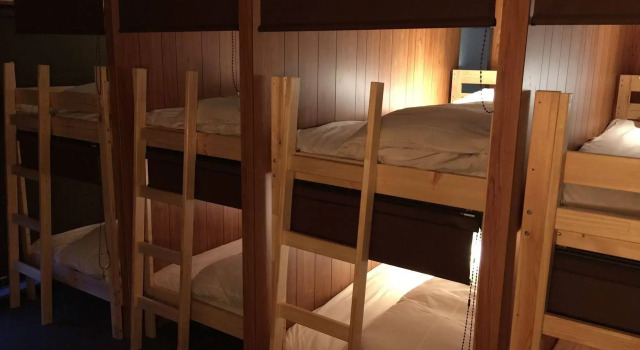 Guest House TSUDOI - Hostel, Book Hostel / Vandrerhjem Hoteller i Unzen med parkering, Parkering
