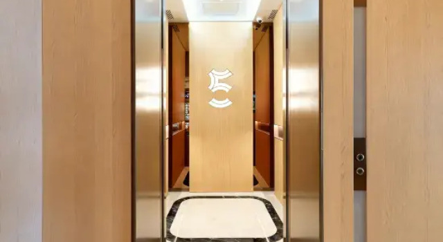 Hotel Five, Boek Hotel Hotels in Guangdong met parkeren, Parkeren