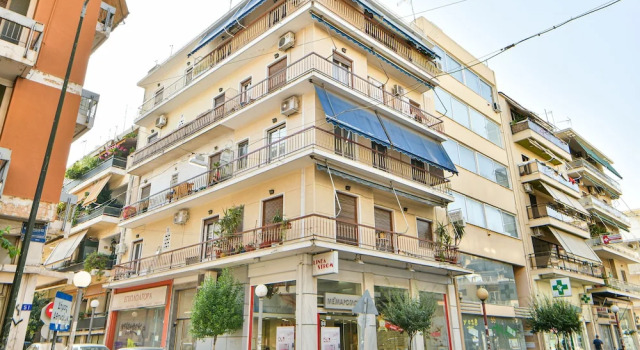 Fresh & renovated apartment next to metro station
