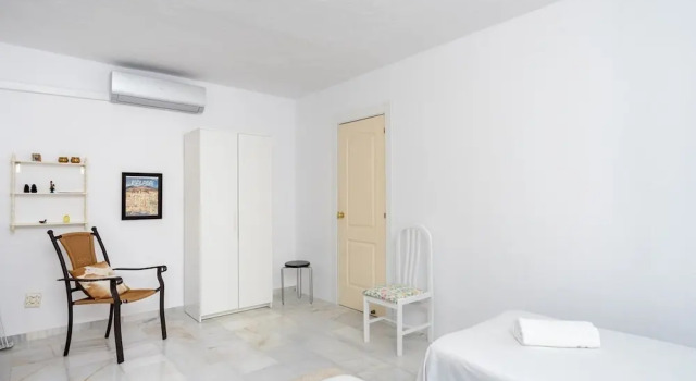 Magnificent apartment in Torrequebrada, Забронировать Апартаменты/квартира Отели Бенальмадена с парковкой, рядом с Индуистский храм, Парковка