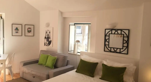 Студия с балконом Apartments Center Alfama