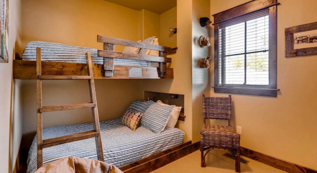 Коттедж с 3 комнатами Dog-friendly Cabin in the Heart of Grand Lake!