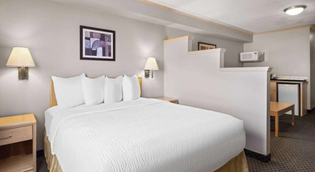 Четырёхместный люкс Travelodge by Wyndham Fort McMurray