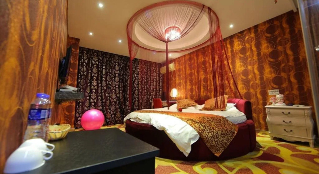Zhuimei Theme Hotel