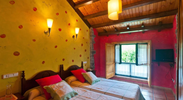 Семейный номер Standard с балконом Hotel Costa de Rodiles