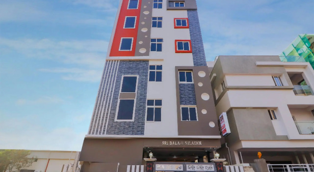 OYO 79369 sri balaji luxary rooms, Забронировать Дом для отпуска Гачибоули Хайдарабад