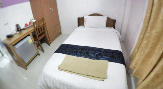 Capitol 3 Guesthouse, Забронировать Апартаменты/квартира Недорогие отели Прампира Макара, недорого