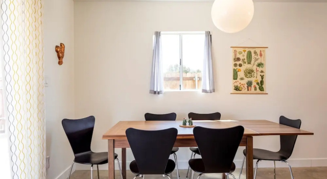 Коттедж с 4 комнатами The Rockhopper - Hot Tub, Fire Pit & Walk To Downtown Jt! 4 Bedroom Home by RedAwning