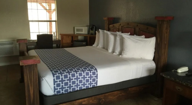Four Horseman Travel Lodge, Rezervasyon Otel Pilot Point Teksas