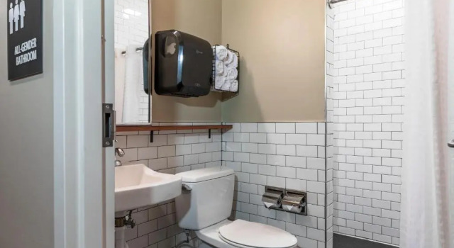Кровать в общем номере HI New Orleans Hostel