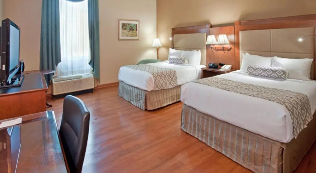 Четырёхместный номер Standard Clayton Plaza Hotel & Extended Stay