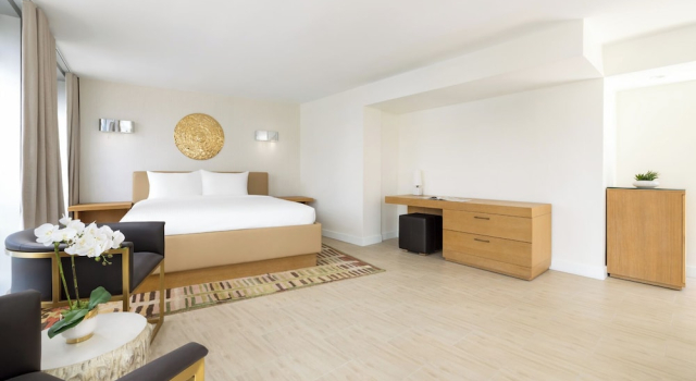 Полулюкс Collins Court South Beach