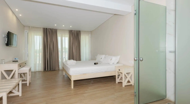 Полулюкс Belussi Beach Hotel & Suites