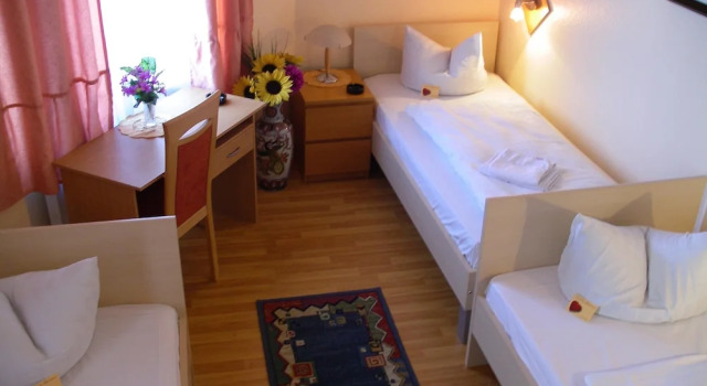 Трёхместный номер Standard Hotel garni Djaran