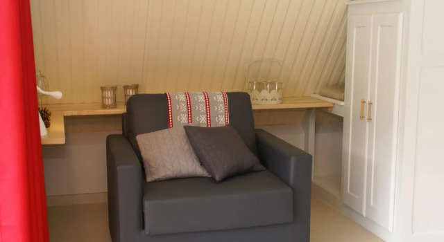 Luxurious Holiday Home in Delain with bubble bath, Book Hotel Hotels in Burgundy with a Pool, Swimming Pool