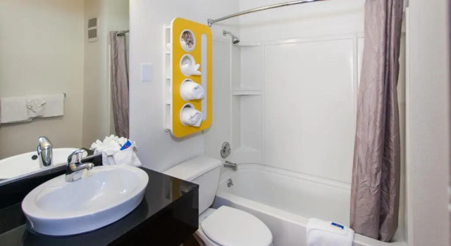 Четырёхместный номер Standard Motel 6 Hollywood