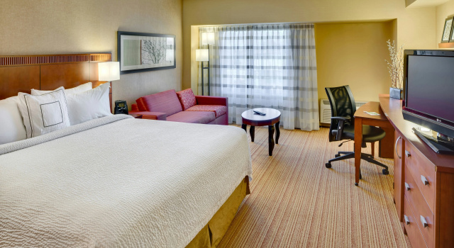 Courtyard Shelton, Rezerwuj Hotel Hotele w New England z basenem, Basen