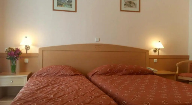 Трёхместный номер Standard с видом на внутреннюю территорию Hotel Tolo