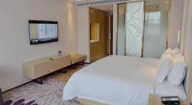 Номер Deluxe Lavande Hotel Xingyi Jushan Avenue