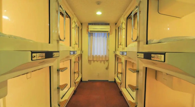 Кровать в общем номере (мужской номер) Saga City Hotel