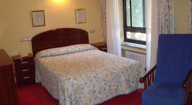 Полулюкс Hotel Estadio