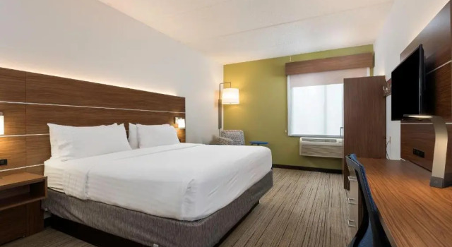 Люкс Holiday Inn Express & Suites Charlotte Arpt-Belmont by IHG