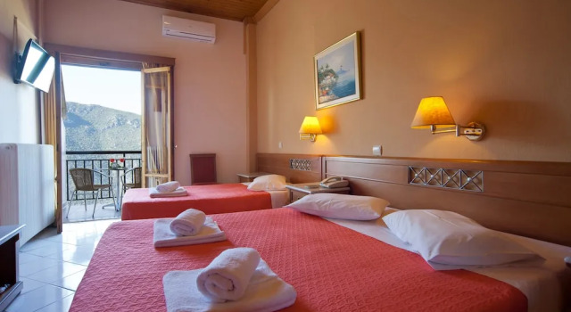 Трёхместный номер Standard с балконом Acropole Delphi City Hotel