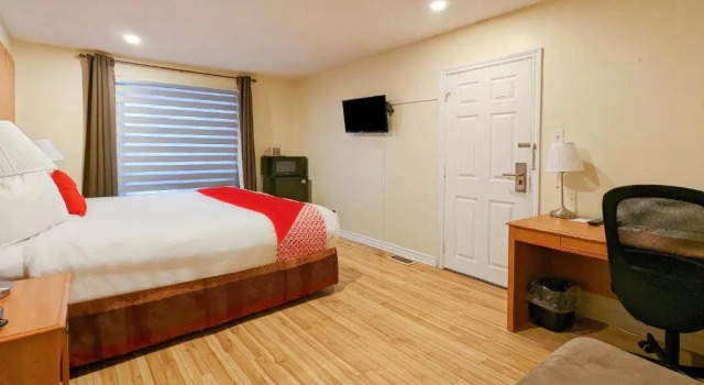 Номер Standard First Canada Hotel Cornwall Hwy 401 ON