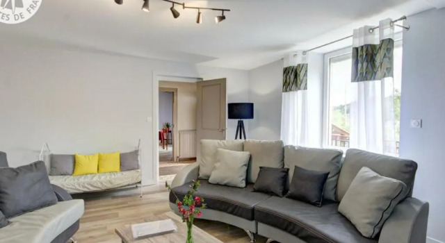 Gîte familial 200m² avec 6 chambres, terrasse, jardin, proche ferme, charges incluses, animaux acceptés - FR-1-496-18, Prenota Hotel Hotel a Alvernia con parcheggio, Parcheggio