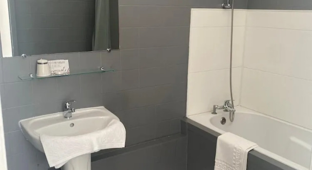Standart üç kişilik oda Hôtel du Centre