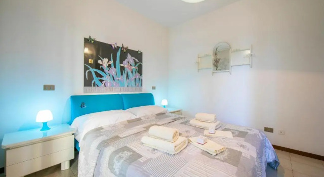 Lella Apartment Front Beach Garda lake