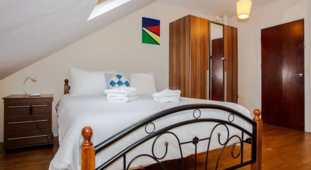 Top Floor Studio Next to Clapham Junction Station, Забронировать Отель Отели Англии 3 звезды, 3*